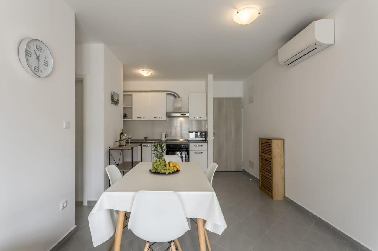 Cool Apartman Split Exterior photo