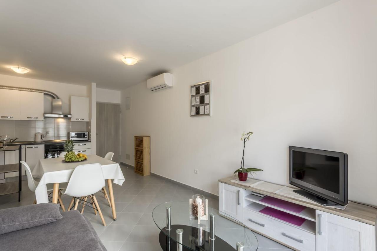 Cool Apartman Split Exterior photo